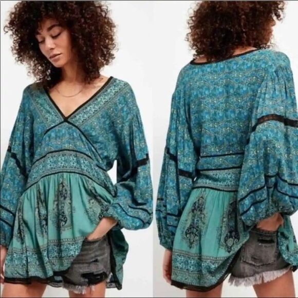 Free People Tops - FREE PEOPLE Luna Scarf Print Tunic Size Small